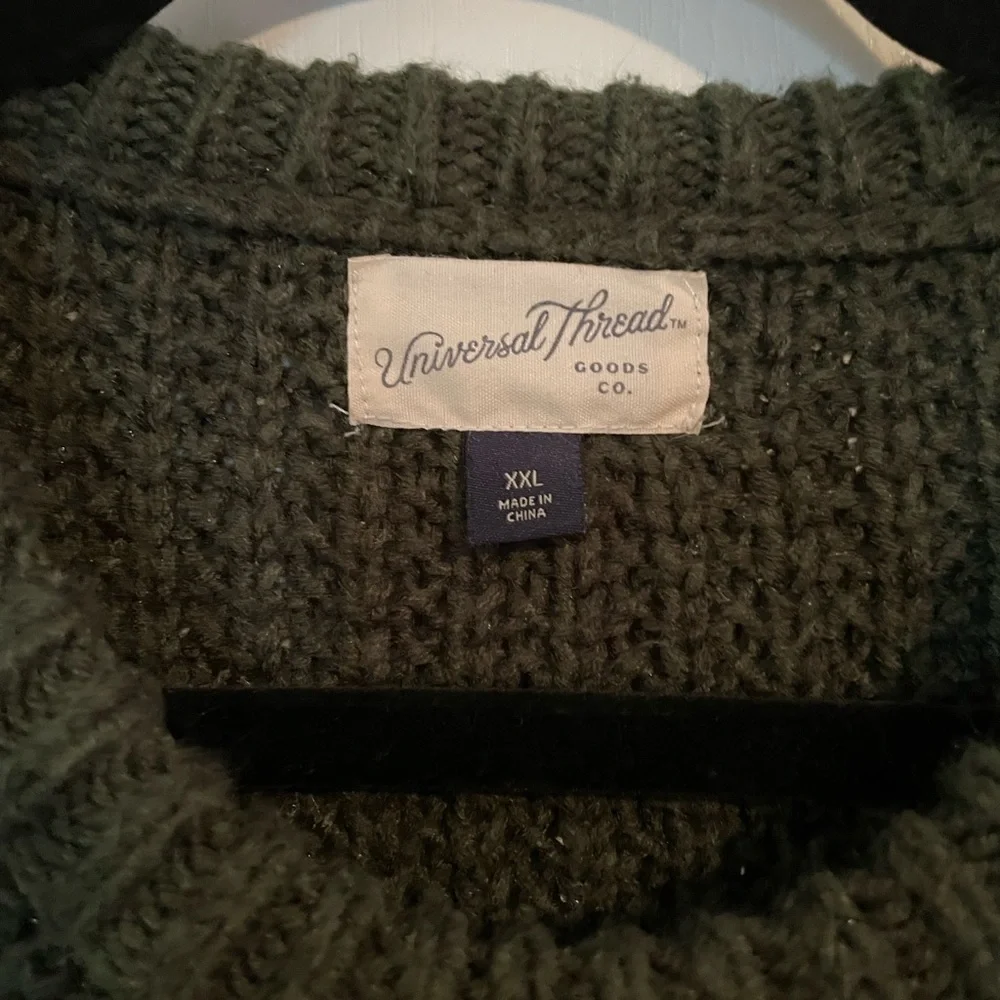 Comfy Universal Thread sweater (Target) in hunter green, XXL - Picture 2 of 7